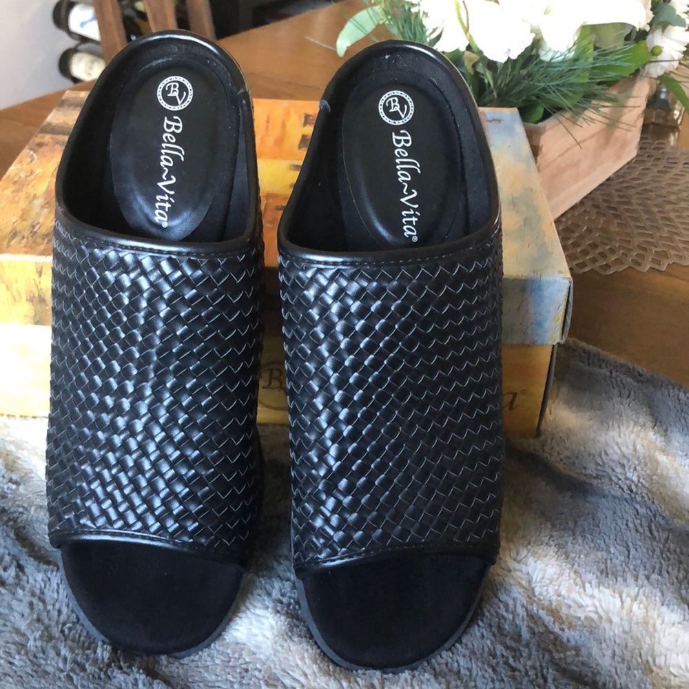 Bella Vita Sandals